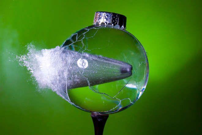 Illustration de l'article : 12 photos d’objets du quotidien transpercés par une balle