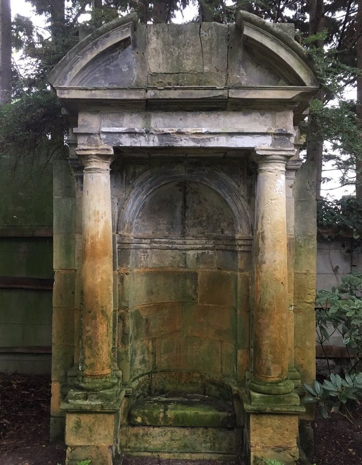 Illustration de l'article : Ces 18 photos des découvertes qu'on peut faire en emménageant