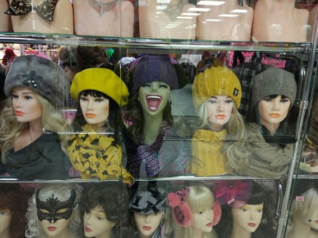 Illustration de l'article : 18 mannequins aux positions plutôt… inattendues