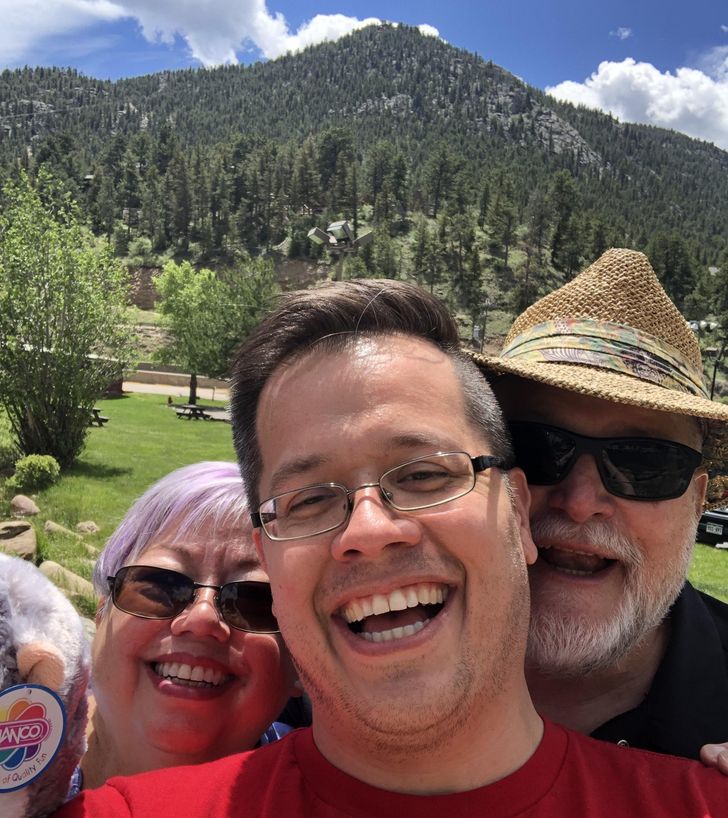 Illustration de l'article : Ces 20 personnes qui ont revisité les fêtes d'anniversaire et les cérémonies de mariage 