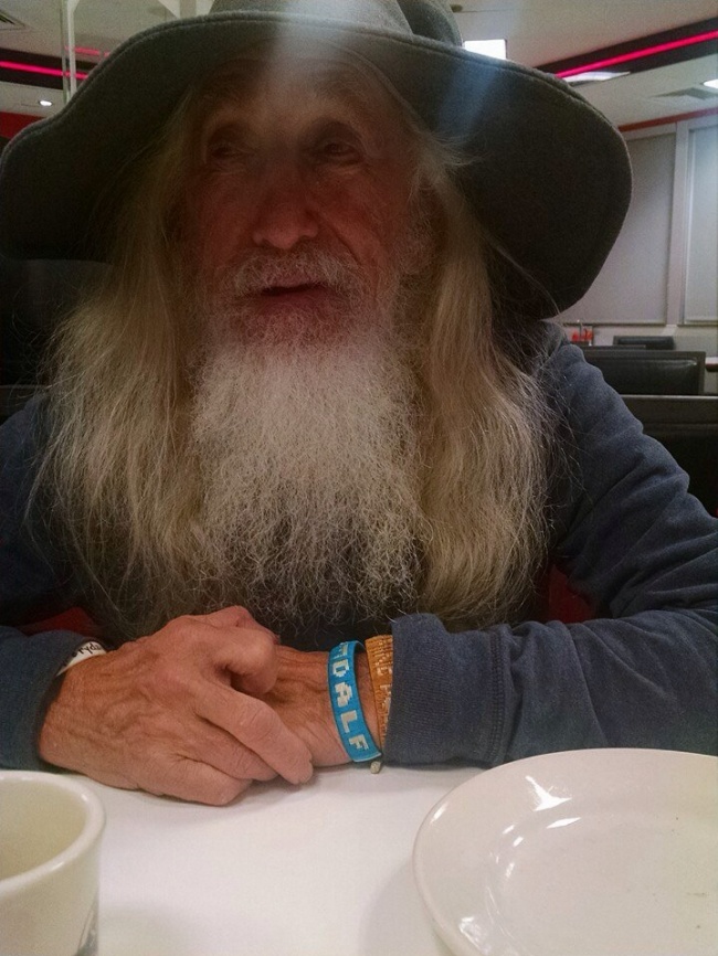 Illustration de l'article : Ces 28 personnes ont décidé d’aborder la vie sans prise de tête