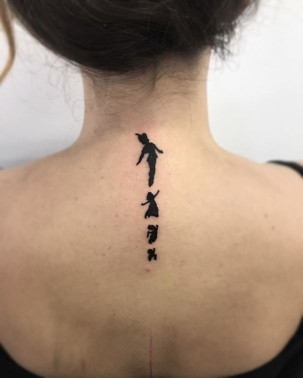 Illustration de l'article : Ces 20 idées de tatouages féminins à réaliser sur la colonne vertébrale